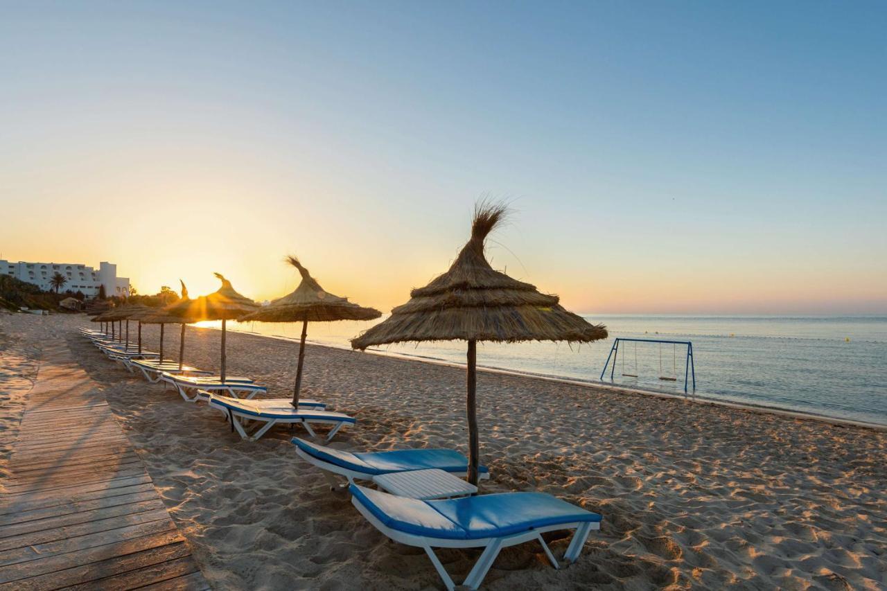 Radisson Blu Resort & Thalasso Hammamet Exterior foto Sunset at the beach of Portals Nous