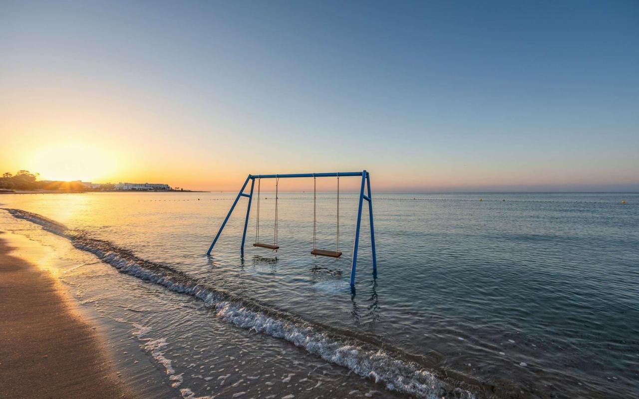 Radisson Blu Resort & Thalasso Hammamet Exterior foto Sunset at the beach