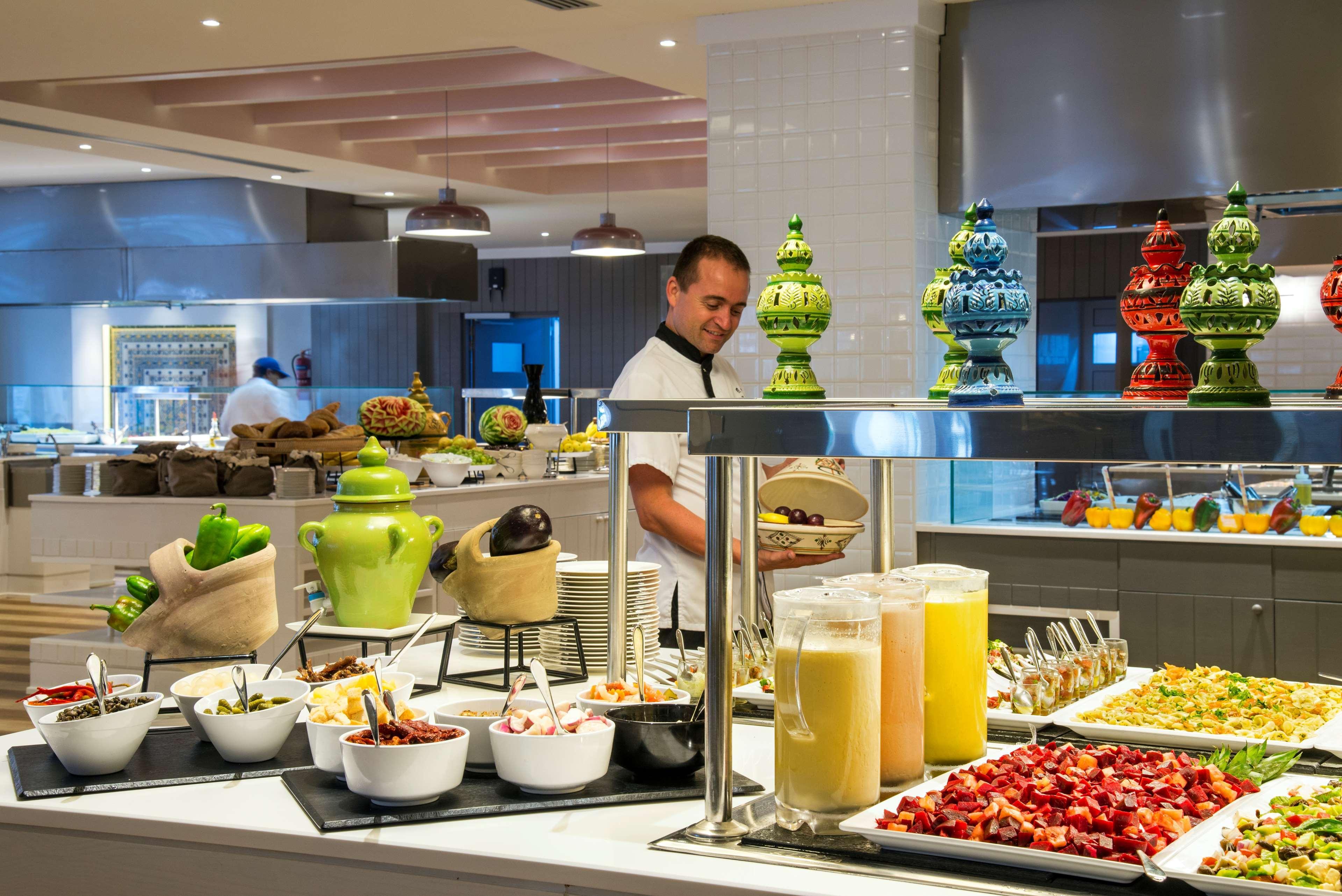 Radisson Blu Resort & Thalasso Hammamet Exterior foto A buffet at a hotel