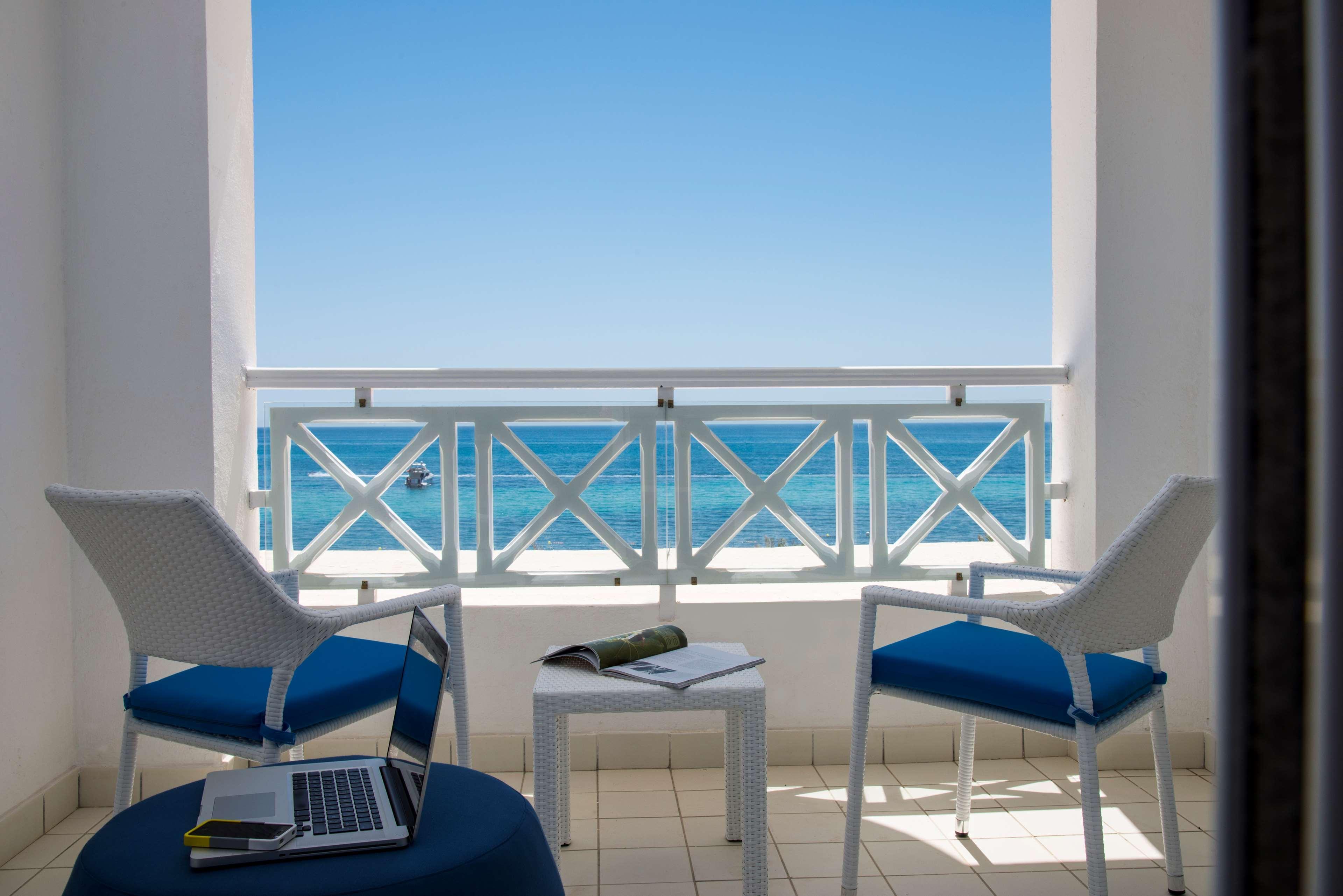 Radisson Blu Resort & Thalasso Hammamet Exterior foto Balcony of a room at the Iberostar Grand Hotel Bávaro