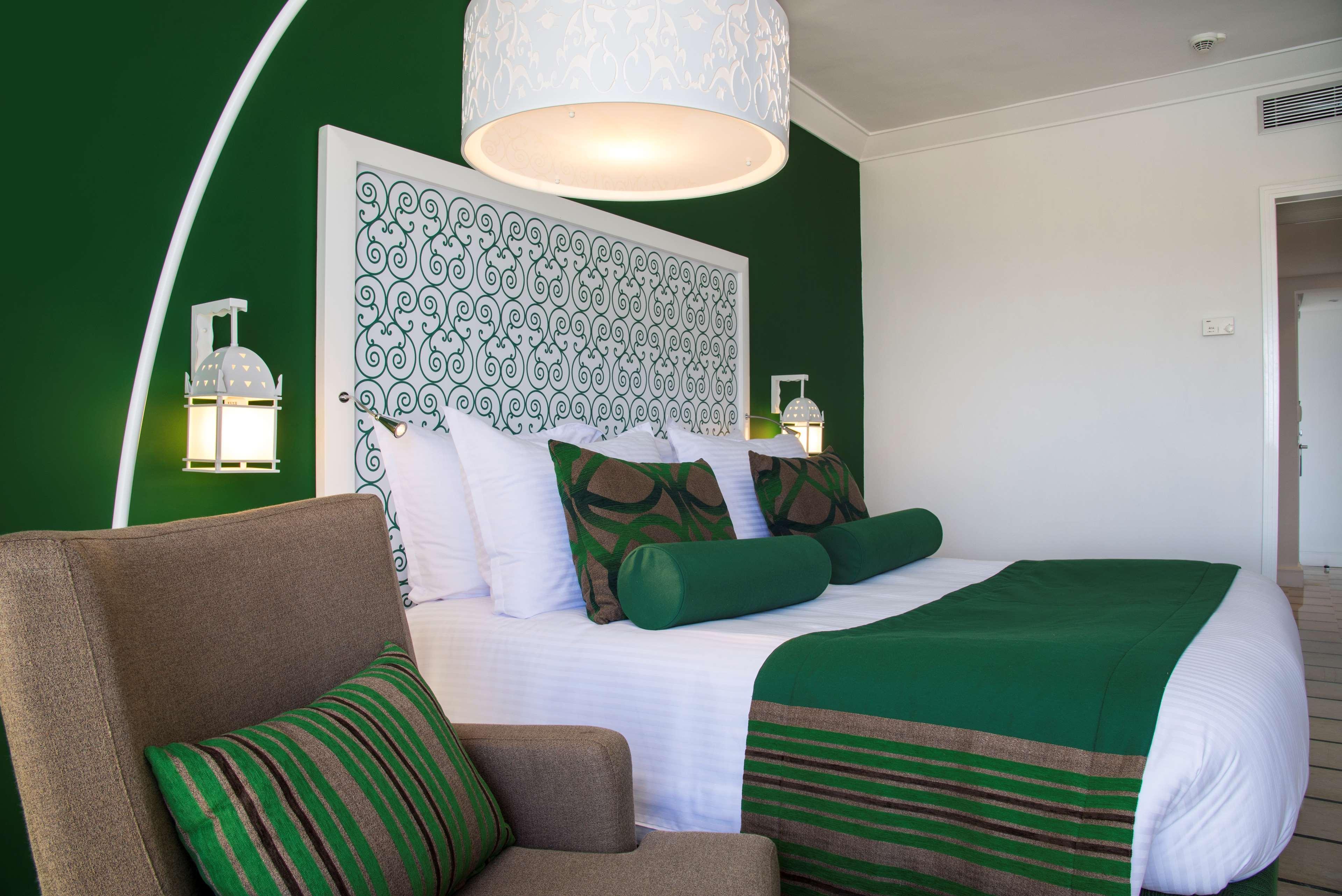 Radisson Blu Resort & Thalasso Hammamet Exterior foto A bedroom at the hotel