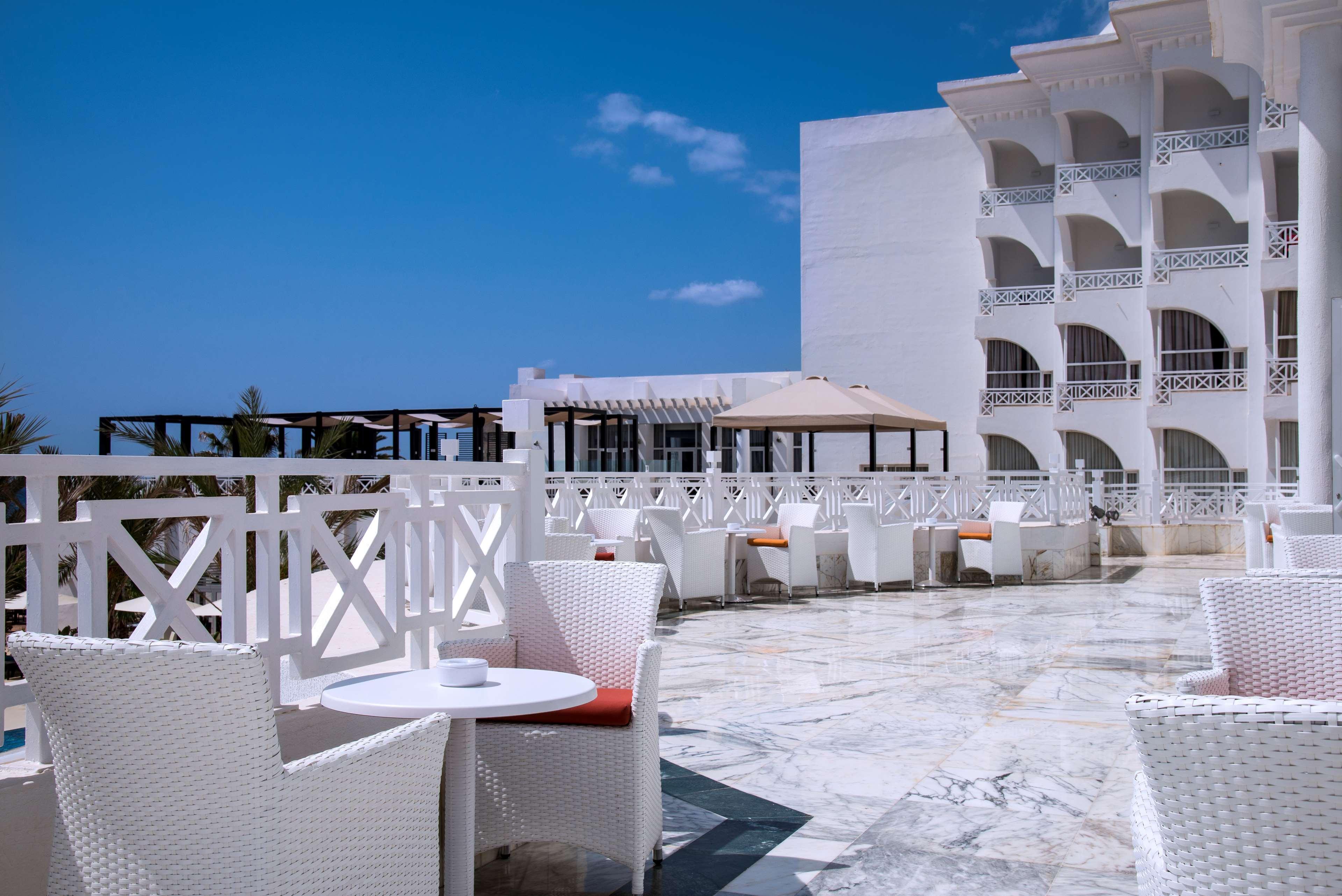 Radisson Blu Resort & Thalasso Hammamet Exterior foto The hotel's rooftop