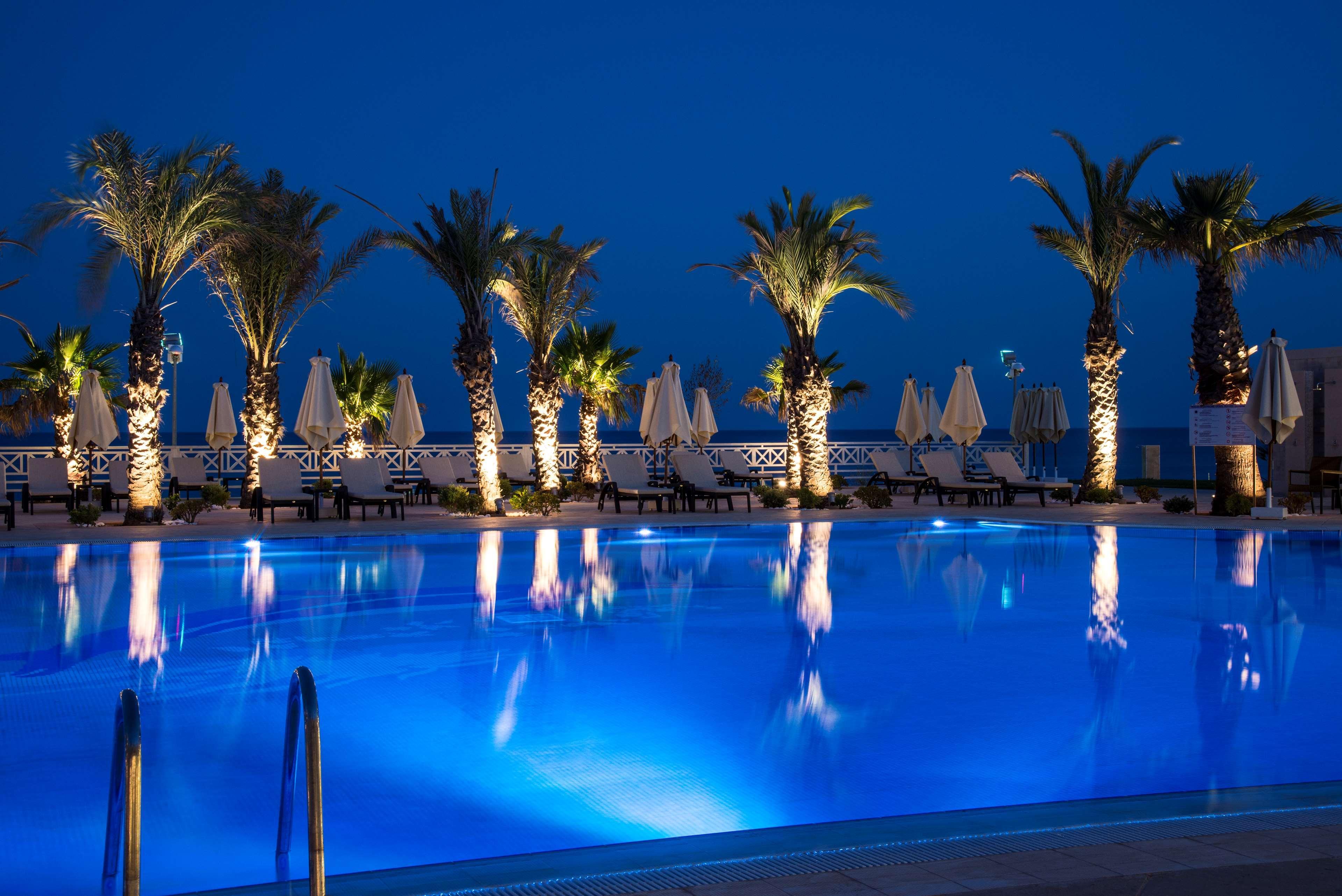 Radisson Blu Resort & Thalasso Hammamet Exterior foto The pool at the hotel